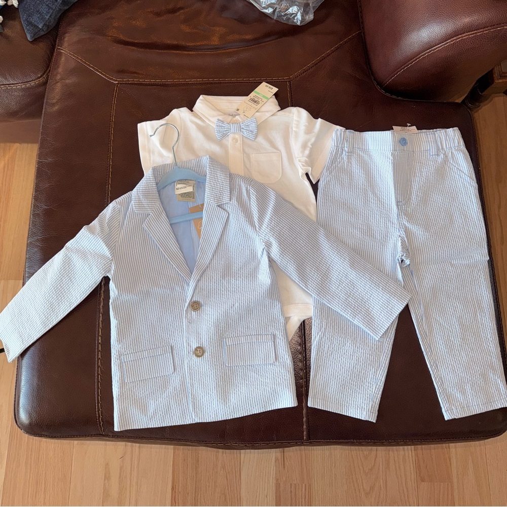 Baby/toddler 18M Blue and White seersucker suit 4 pieces